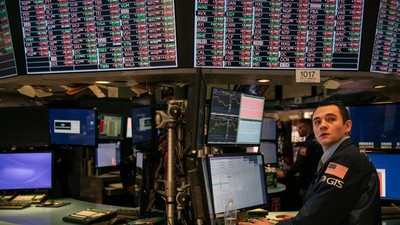 Giới đầu tư xả hàng, chứng khoán Âu, Mỹ giảm điểm